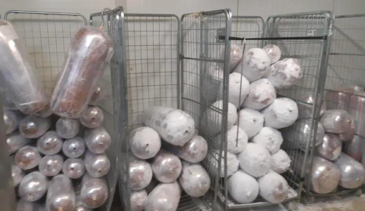 Veterináři našli na jihu Čech 1300 kilo závadného masa na kebab