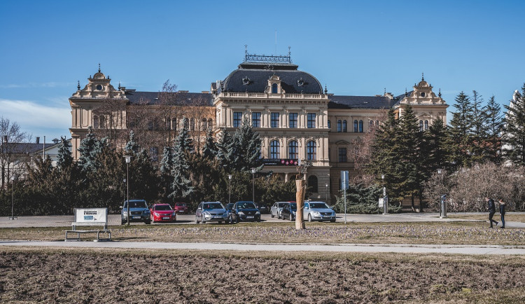 Město vyhlásilo architektonickou soutěž na rekonstrukci Senovážného náměstí.