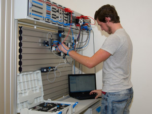 Najde se mezi vámi někdo, kdo by neznal jednu z největších škol Jihočeského kraje, a to VOŠ, SPŠ automobilní a technickou?