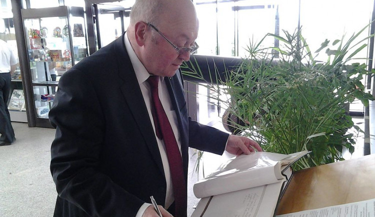 Zeman v lednu vyznamená také dva jihočeské rodáky. Remek dostane nejvyšší státní vyznamenání