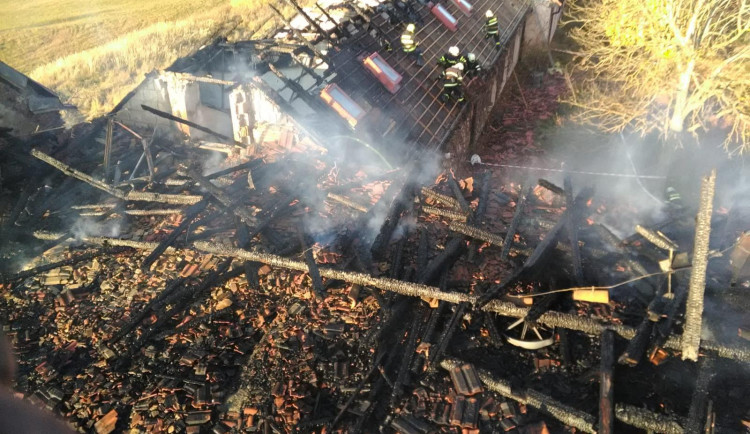 Hasiči likvidovali v pátek požár usedlosti v Ratiboři, škoda je čtyři miliony korun