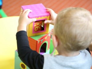 Šlo o shodu nešťastných náhod, brání se škola, ve které našli v týdnu spát zdrogovaného muže