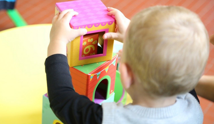Šlo o shodu nešťastných náhod, brání se škola, ve které našli v týdnu spát zdrogovaného muže