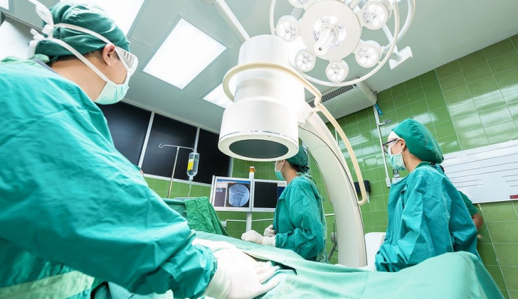 Jihočeské nemocnice možná v příštím týdnu začnou odkládat operace