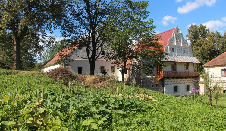Z tvrze na Strakonicku se stane kulturní centrum pro mladé umělce