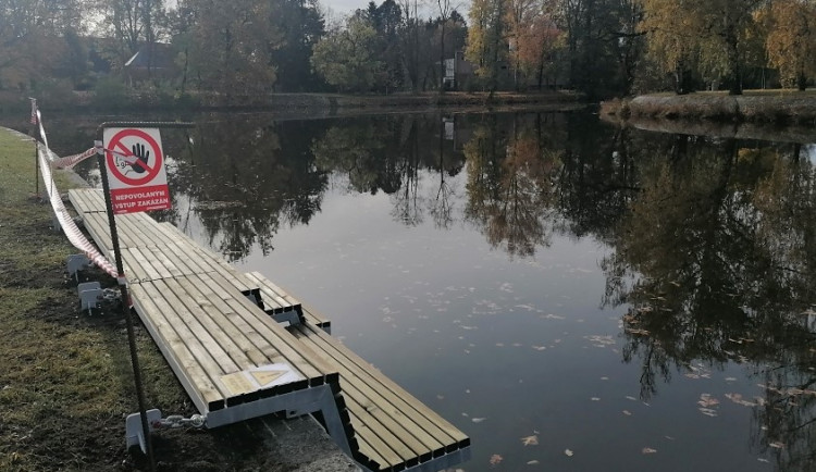 Lavičky nad vodou část Budějčáků nepotěšily. Nelíbí se jim provedení