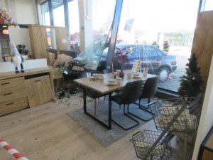 Nehoda u obchodního domu.