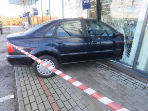 Nehoda u obchodního domu.