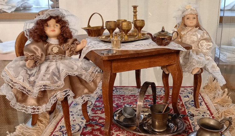 Kde bydlí panenky. Výstava, na které najdete kus vlastního dětství