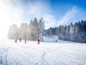 Podpořte svou imunitu pohybem v čisté šumavské přírodě Skiareálu Lipno a užijte si lyžování a kvalitní služby