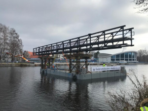 Výměna lávky nad Jiráskovým jezem v Českých Budějovicích.