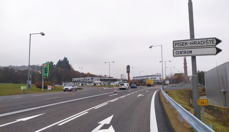 Hlavní silnice přes Písek. Práce tam budou pokračovat příští rok.