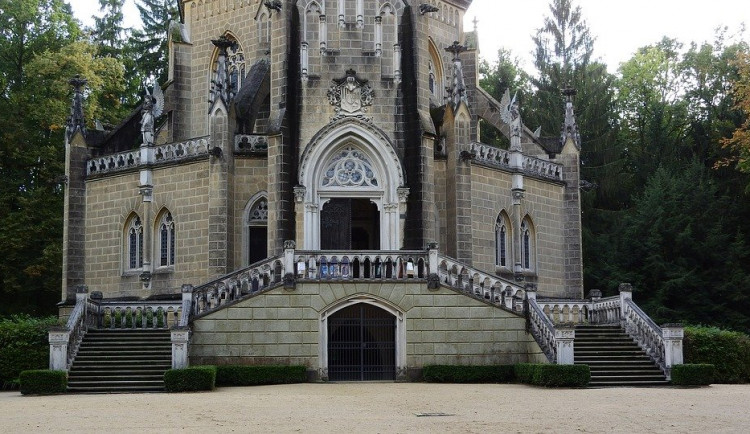 Hrobku v jihočeském Domaníně nově provozuje fond Schwarzenbergů