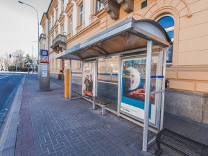 Dopravní podnik spustí v Budějovicích test elektronických označníků na zastávkách