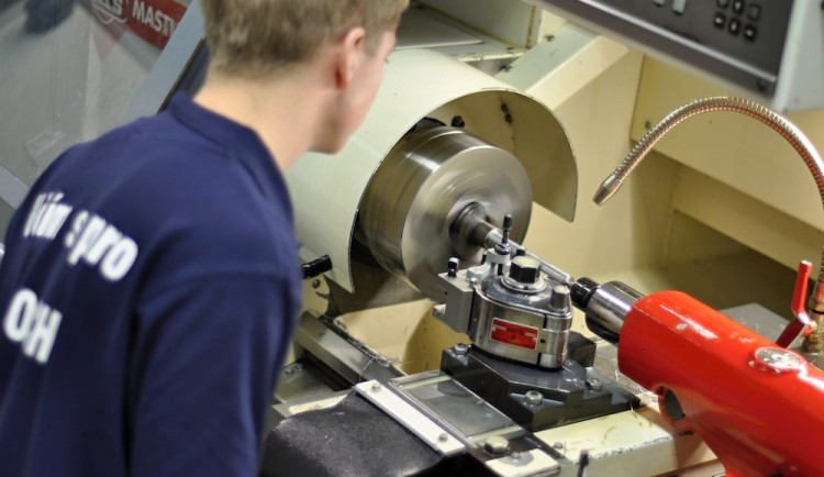 Najde se mezi vámi někdo, kdo by neznal jednu z největších škol Jihočeského kraje, a to VOŠ, SPŠ automobilní a technickou?