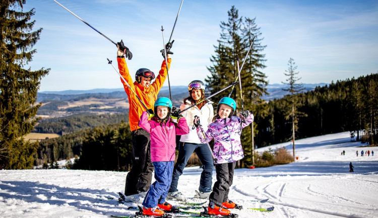 Skiareál Lipno podpoří očkování nejnižší cenou celosezonního skipasu