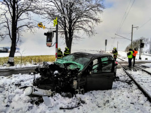 Na Jindřichohradecku se srazil vlak s autem. Místo nehody je uzavřeno