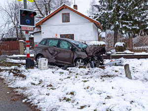 Na Jindřichohradecku se srazil vlak s autem. Místo nehody je uzavřeno
