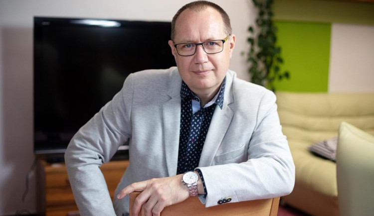 Kvalita péče závisí na personálu. Našich zaměstnanců si proto vážíme, zejména mladí lékaři u nás mají řadu výhod, říká ředitel Nemocnice Písek