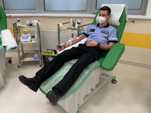 Policejní nováčci darovali krev v budějcké nemocnici