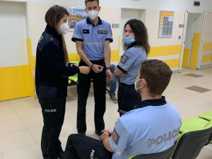 Policejní nováčci darovali krev v budějcké nemocnici