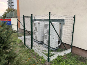 Energetický trh s prudkými výkyvy zasáhl i centrální vytápění v bytových domech. Co s tím? Hledejte nové zdroje