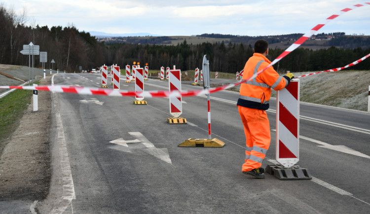 Jihočeský kraj zprovoznil obchvat Strážkovic za 116 milionů korun