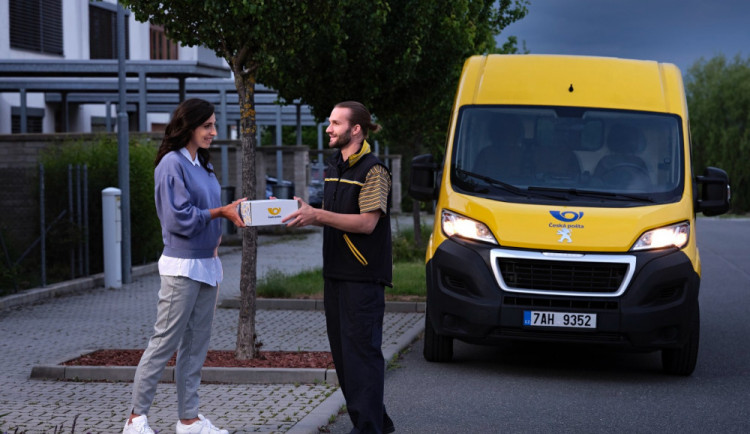 Chcete, aby dárek přišel včas? Na poštu je třeba ho podat nejpozději do 22. prosince