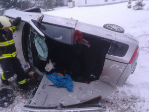 Silničáři na jihu Čech od rána odstraňovali sníh. Policie řešila střet osmi aut, nehoda se stala i na D3