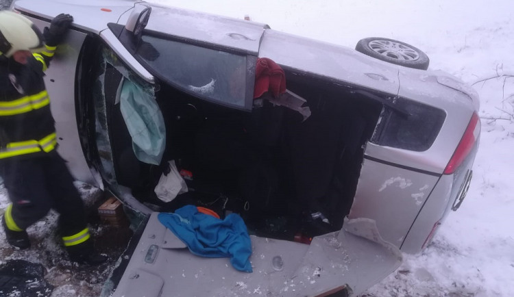 Nehoda automobilu u Nové Vsi nad Lužnicí.