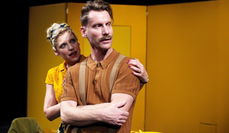 Zpříjemněte si adventní čas v divadelním sále českobudějovického Metropolu. Na vaše bránice zaútočí jedna z nejvtipnějších moderních frašek.