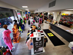 Obchod se nově nachází na adrese Husova třída 115.