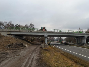 Oprava mostu mezi Budějovicemi a Hlubokou nad Vltavou končí