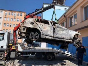 Auto, které pachatel zapálil v lese nedaleko v Protivína. Foto: Policie ČR