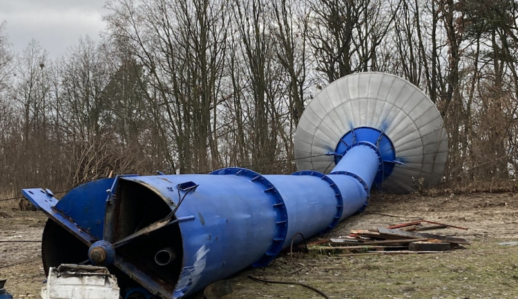 Věžový vodojem poslali k zemi. Nahradil ho nový