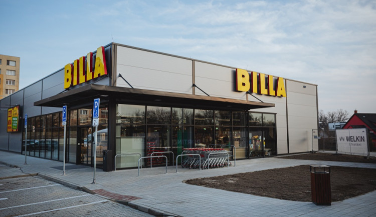 V Hluboké vyrostl nový retail park, nabídne obchody i lékárnu. Místní se na stavbu těšili, říká investor