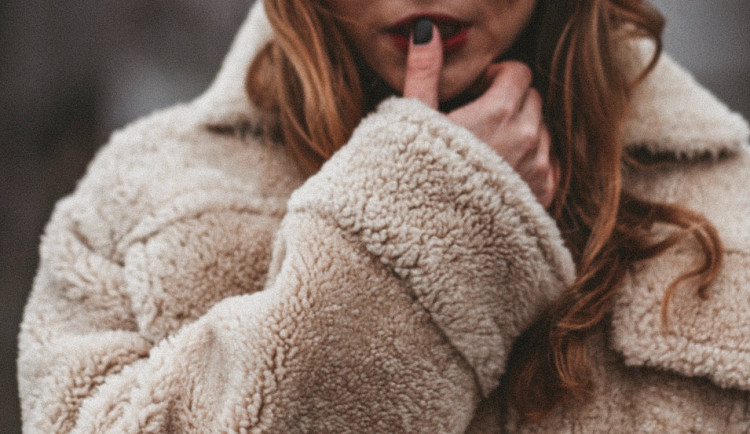 Výplně do spacáků, oblečení, stavební materiál, noviny. Co vše může vzniknout z recyklovaného odpadu? 