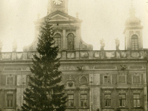 Vztyčení stromu 18. 12. 1925