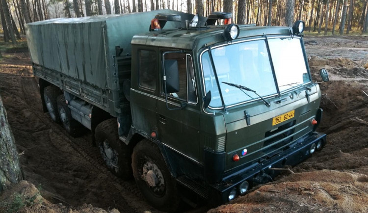 Řidiči se musí vypořádat s písčitým terénem, který v Litvě převažuje.