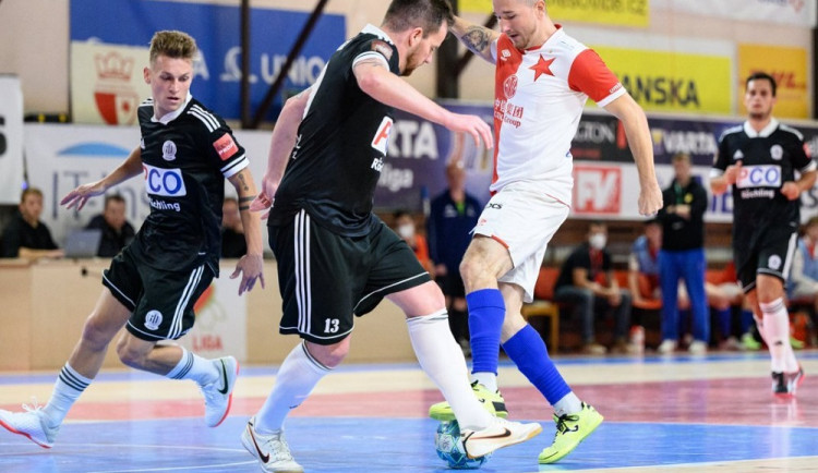 Chceme zapracovat další mladé hráče, říká kapitán futsalistů Dynama Radim Pouzar