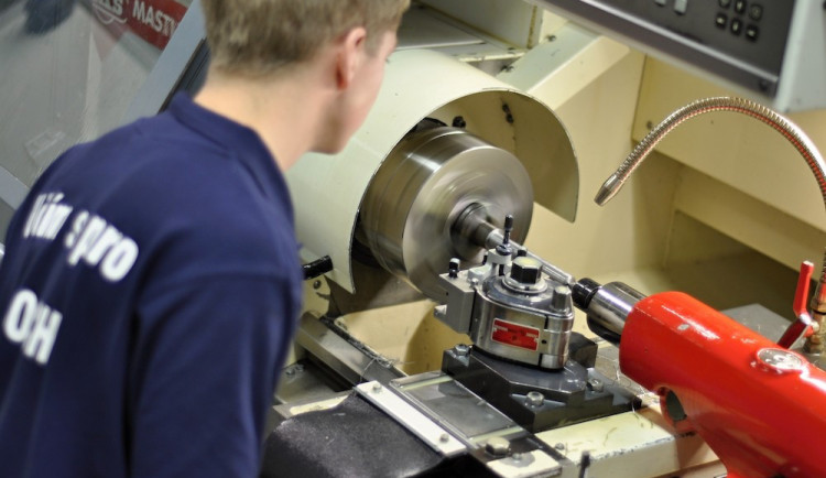 Najde se mezi vámi někdo, kdo by neznal jednu z největších škol Jihočeského kraje, a to VOŠ, SPŠ automobilní a technickou?