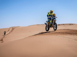 Budějčák Michek měl nehodu cestou na start etapy, na dálnici narazil do svodidel