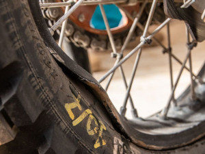 Budějčák Michek měl nehodu cestou na start etapy, na dálnici narazil do svodidel