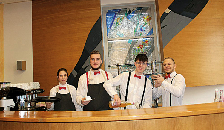 Výuka hotelnictví, gastronomie a cestovního ruchu na Střední škole a Vyšší odborné škole cestovního ruchu v Českých Budějovicích se adaptovala na složitou dobu v éře pandemie