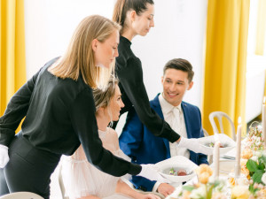 Děláme catering trochu jinak. Někdy místo v kuchyni probíhají přípravy v truhlářské dílně, kde si vyrábíme itinerář sami, říká Martin Koptiš
