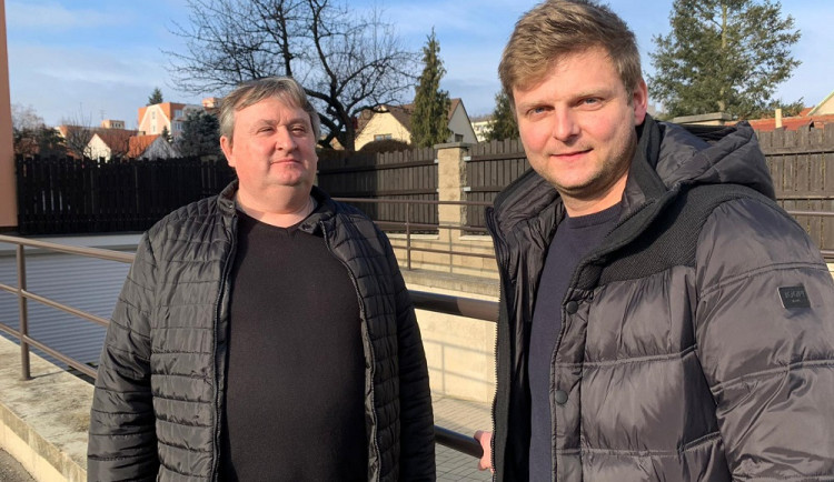 Radek Macháček (vpravo) a Jan Procházka zachránili život seniorovi.