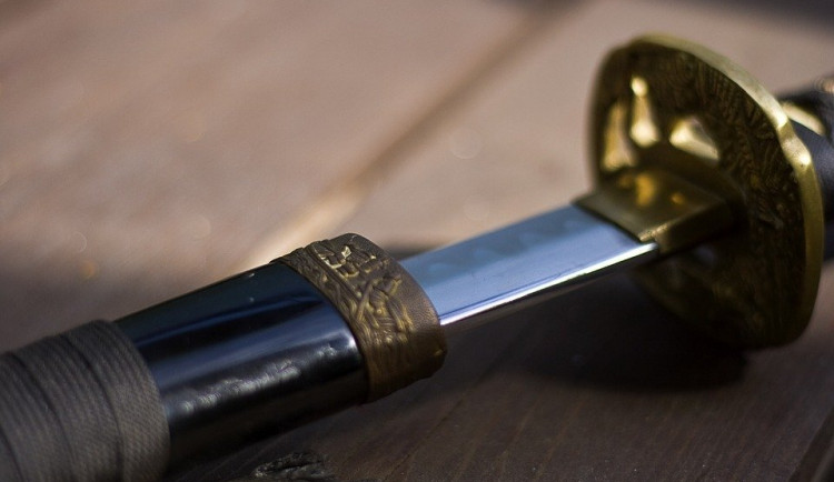 Jdu si pro tebe, křičel muž s katanou. Napadenému vyhrožoval, že mu useká ruce