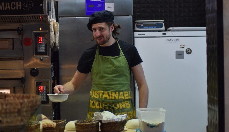 Focaccia nebo tradiční dezerty z Piemontu. Brno rozmazluje pekařský mistr z Turína