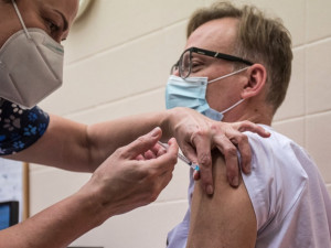 Tisíce stížností na povinné očkování za týden. Ombudsman se postaví proti očkovací vyhlášce
