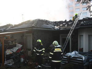 Ve Zlivi hořel rodinný dům. Škoda přesáhla milion korun